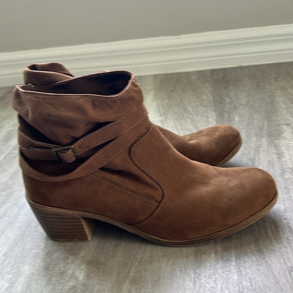 American Eagle pull on faux suede ankle booties - Picture 3 of 7